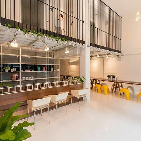 Pastelhouse Hostel (Adults Only) Bangkok Esterno foto